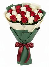 Букет Микс из красных и белых роз в Ахтанизовскую