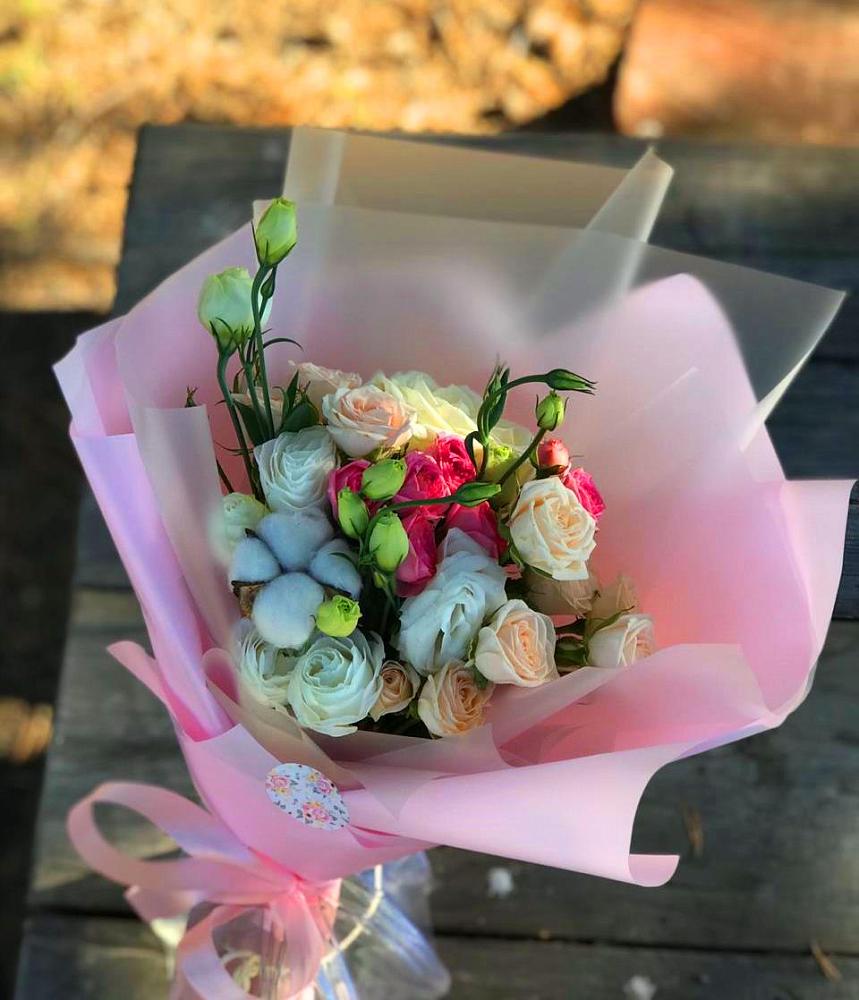 Букет цветов из: Розы и Лизиантусы в Ахтанизовскую