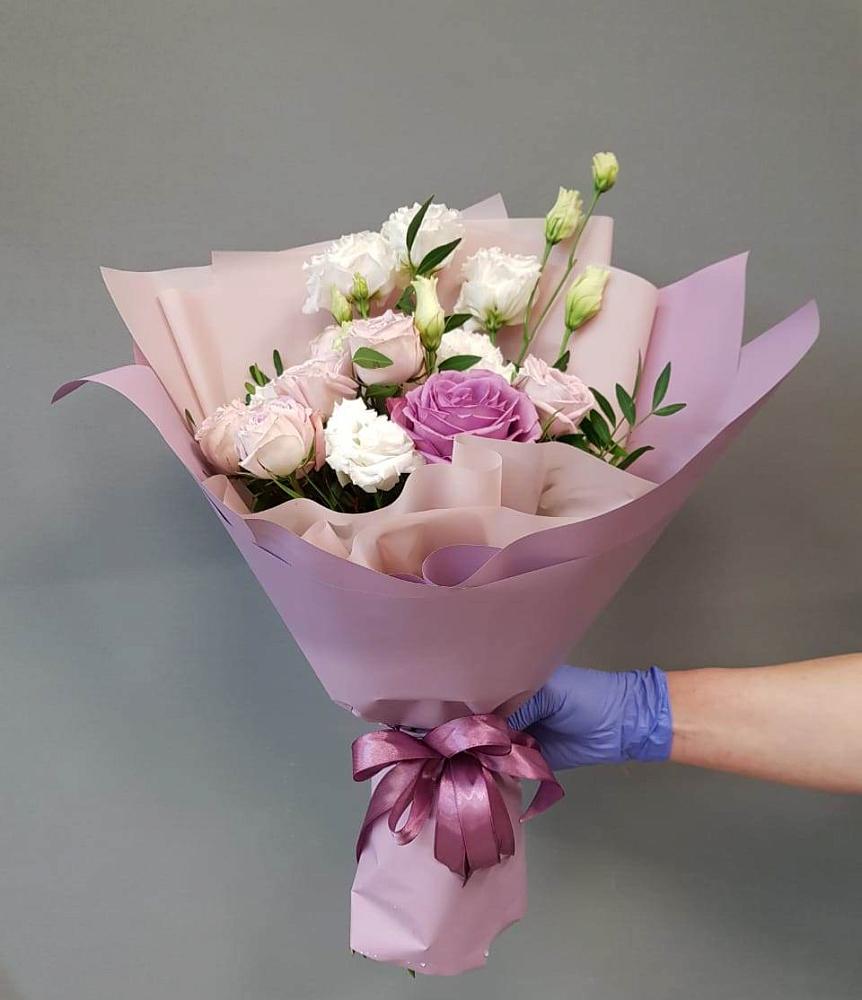 Букет Легкое дыхание в Ахтанизовскую Букет цветов из: Розы и Лизиантусы в Ахтанизовскую