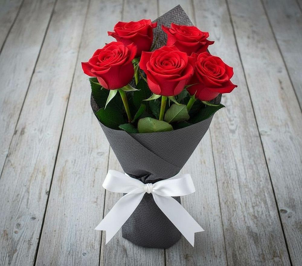 Букет 5 Красных роз Эдлесс Лав в Ахтанизовскую