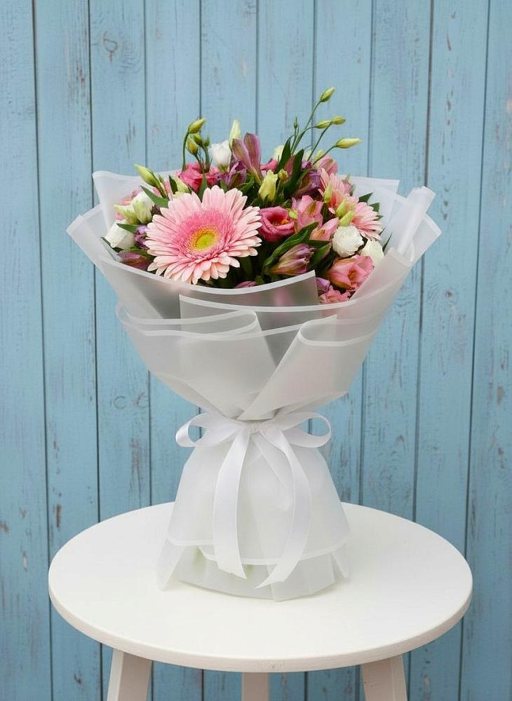 Букет прохладный бриз в Ахтанизовскую Букет цветов из: Герберы, Альстромерии и Лизиантусы в Ахтанизовскую