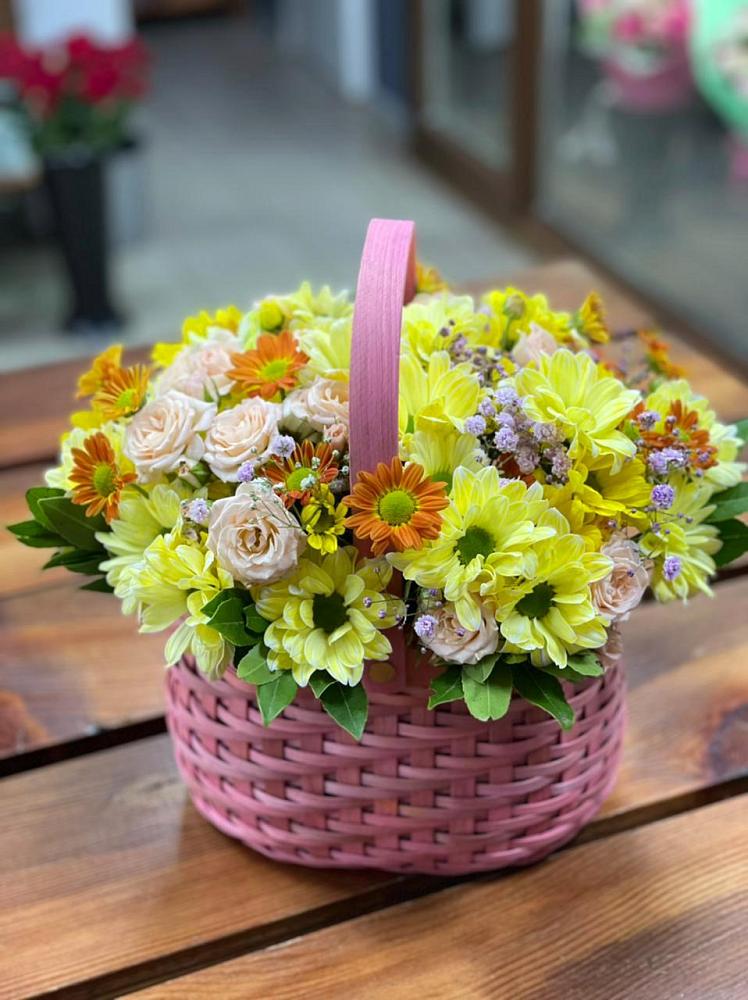Цветочная композиция из Хризантемы и Розы в корзине в Ахтанизовскую