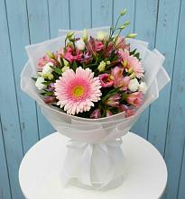 Букет прохладный бриз в Ахтанизовскую Букет цветов из:  Герберы, Альстромерии и Лизиантусы в Ахтанизовскую