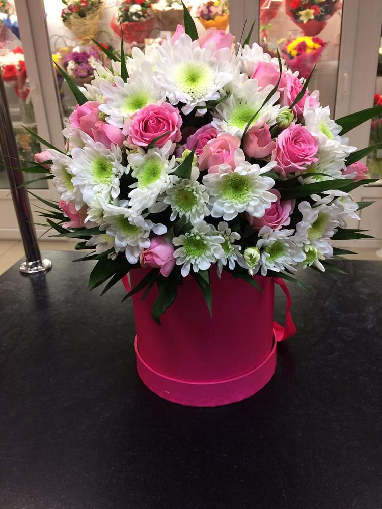 Цветочная композиция из Розы и Хризантемы в шляпной коробке в Ахтанизовскую