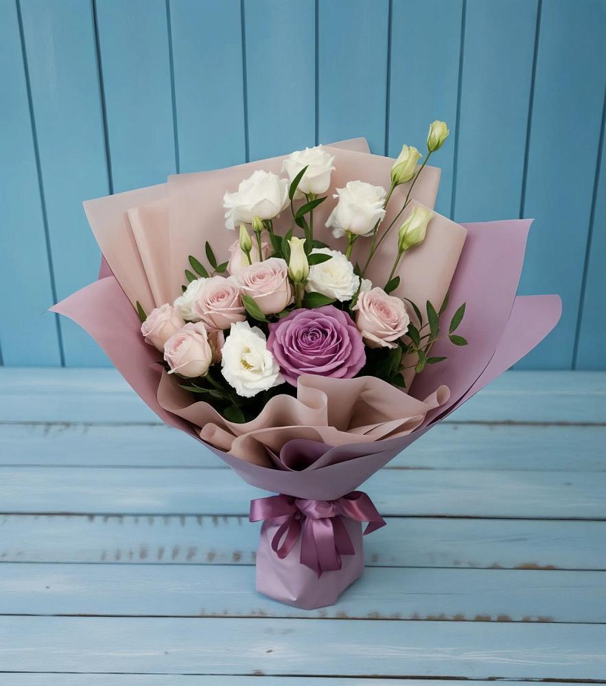 Букет цветов из: Розы и Лизиантусы в Ахтанизовскую